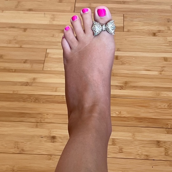 Vintage Sparkly Bowtie Ring - Picture 6 of 7